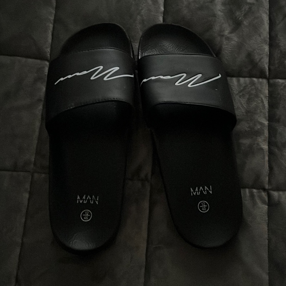 Boohoo(Man) Slides